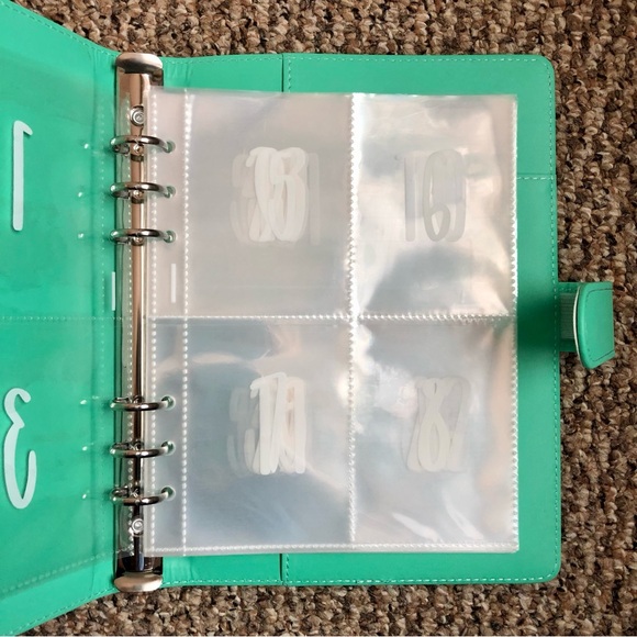 Cash Saving Green Binder with 100 stuffing envelopes - Picture 1 of 4
